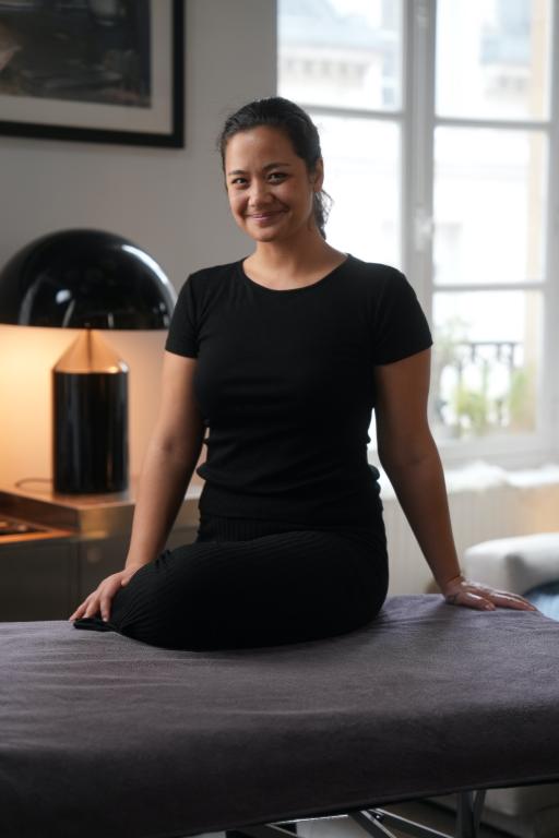 Photo numéro 3 de la galerie de Maya Gurung : Masseur bien-être à Paris. Prendre RDV