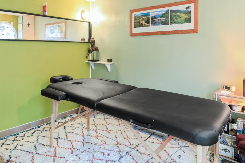Photo numéro 1 de la galerie de Delphine POETE : Masseur bien-être à Valenciennes. Prendre RDV