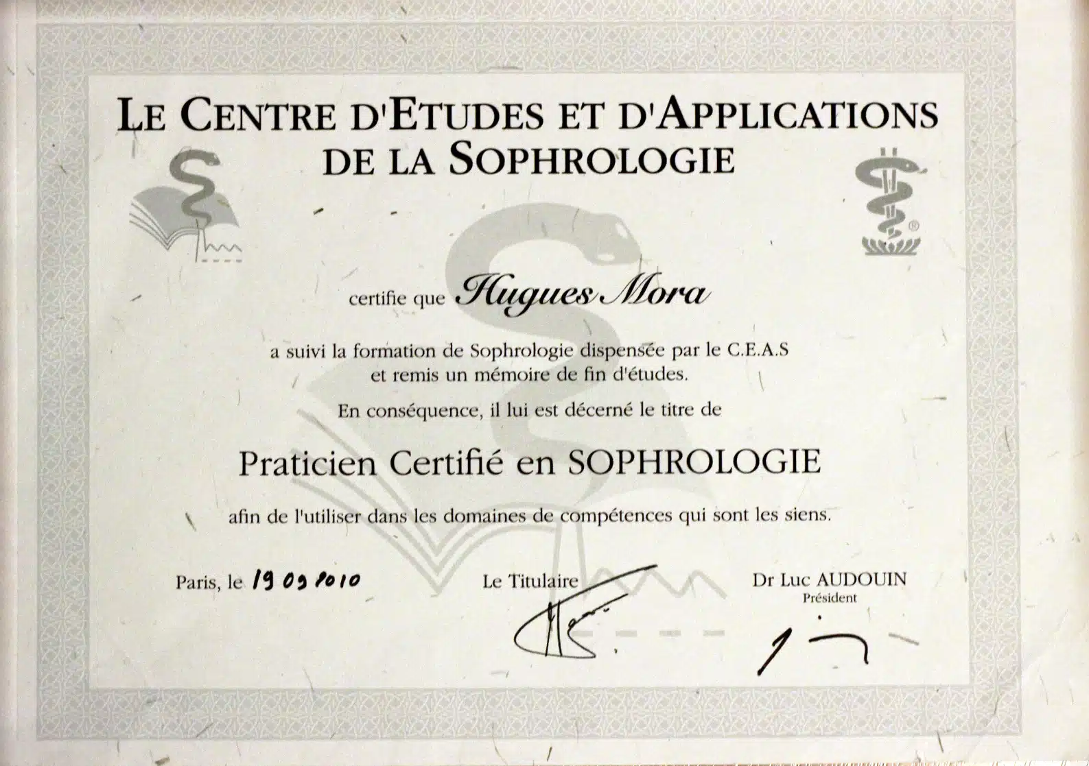 Photo numéro 1 de la galerie de Hugues Mora : Sophrologue à Colombes. Prendre RDV