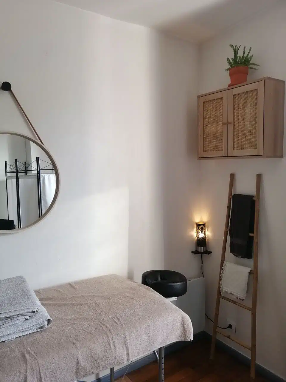 Photo numéro 3 de la galerie de Théodore Dhénain : Masseur bien-être à Villeurbanne. Prendre RDV