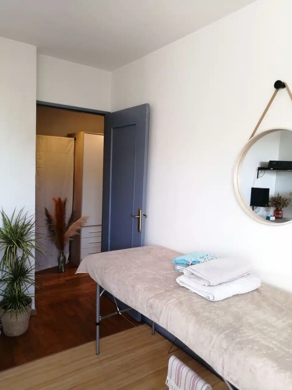 Photo numéro 5 de la galerie de Théodore Dhénain : Masseur bien-être à Villeurbanne. Prendre RDV