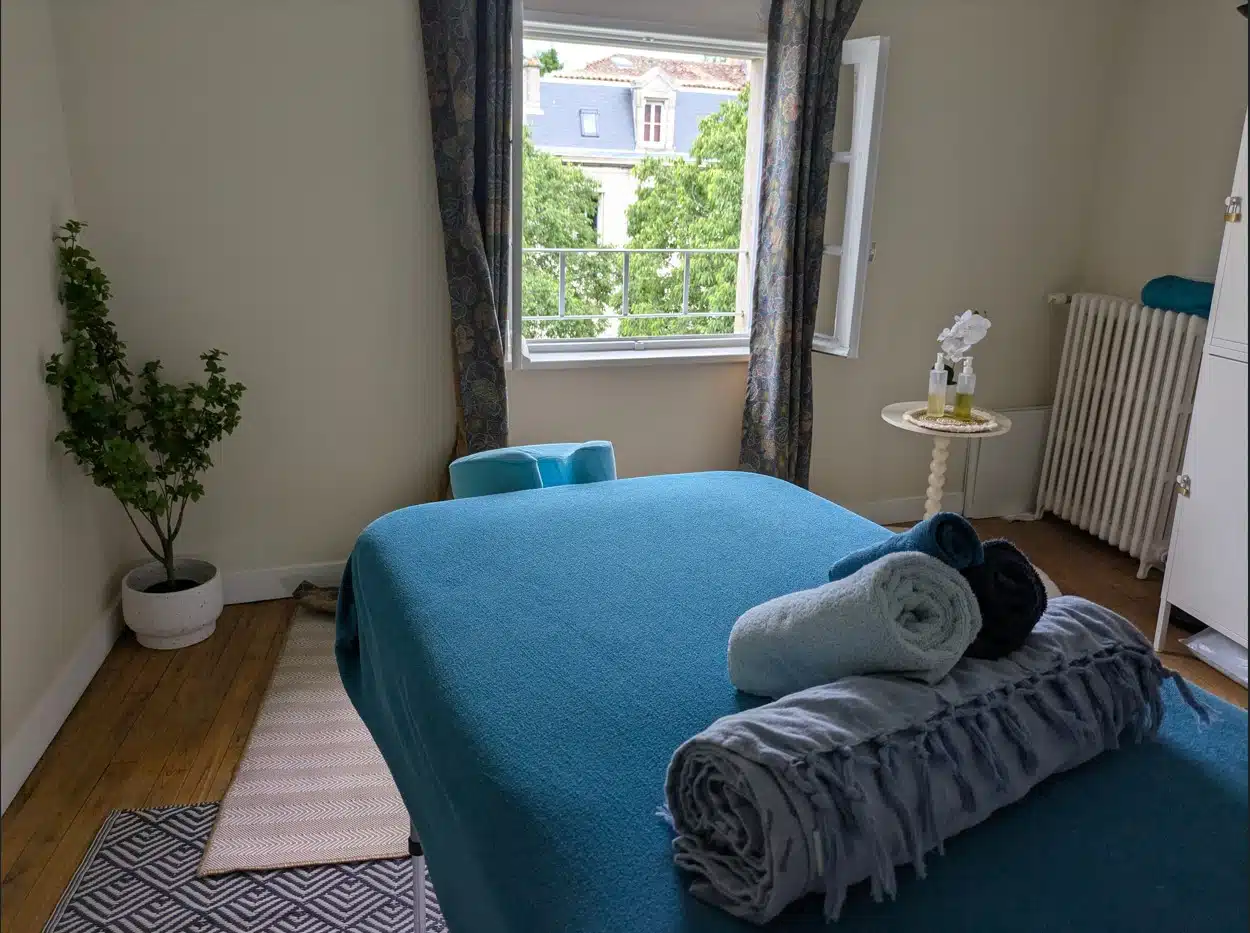 Photo numéro 3 de la galerie de Loetitia Bukiatmé - Ayâma Massages & Soins énergétiques : Masseur bien-être à Prailles-La Couarde. Prendre RDV