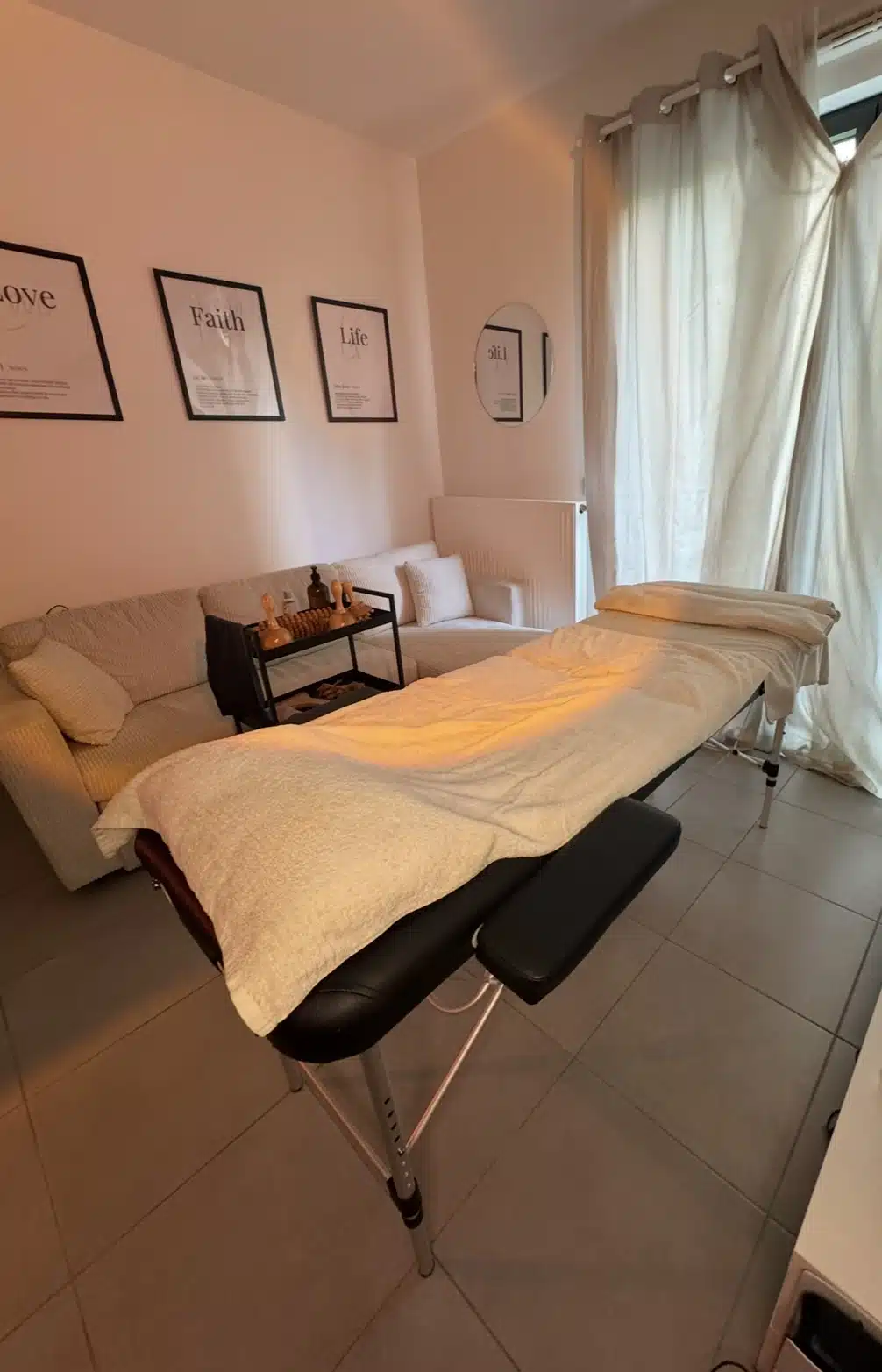 Photo numéro 1 de la galerie de Jahlie Purebody : Masseur bien-être à Lyon. Prendre RDV