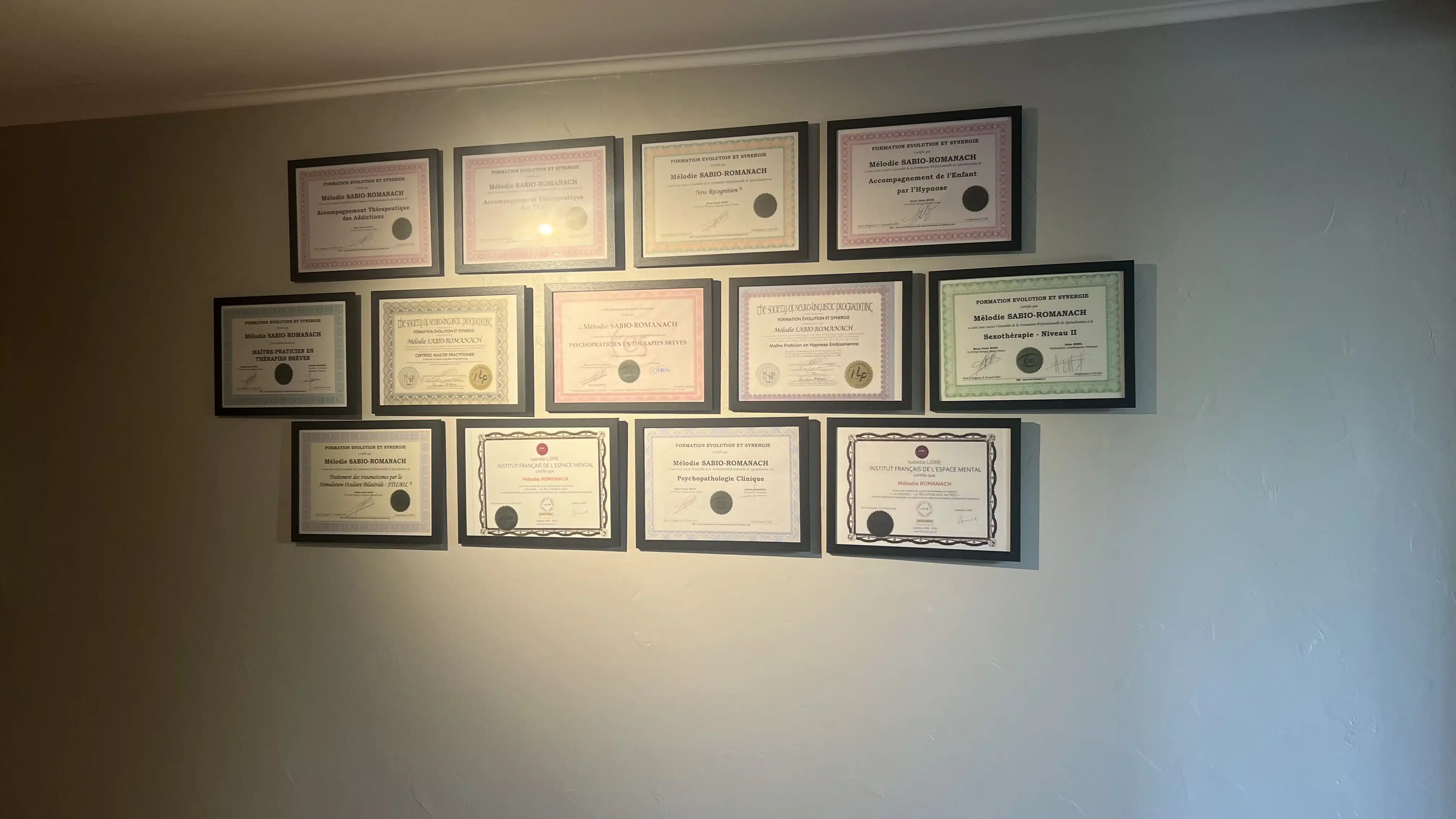 Photo numéro 1 de la galerie de Mélodie Badia Romanach : Hypnothérapeute à Cavalaire-sur-Mer. Prendre RDV