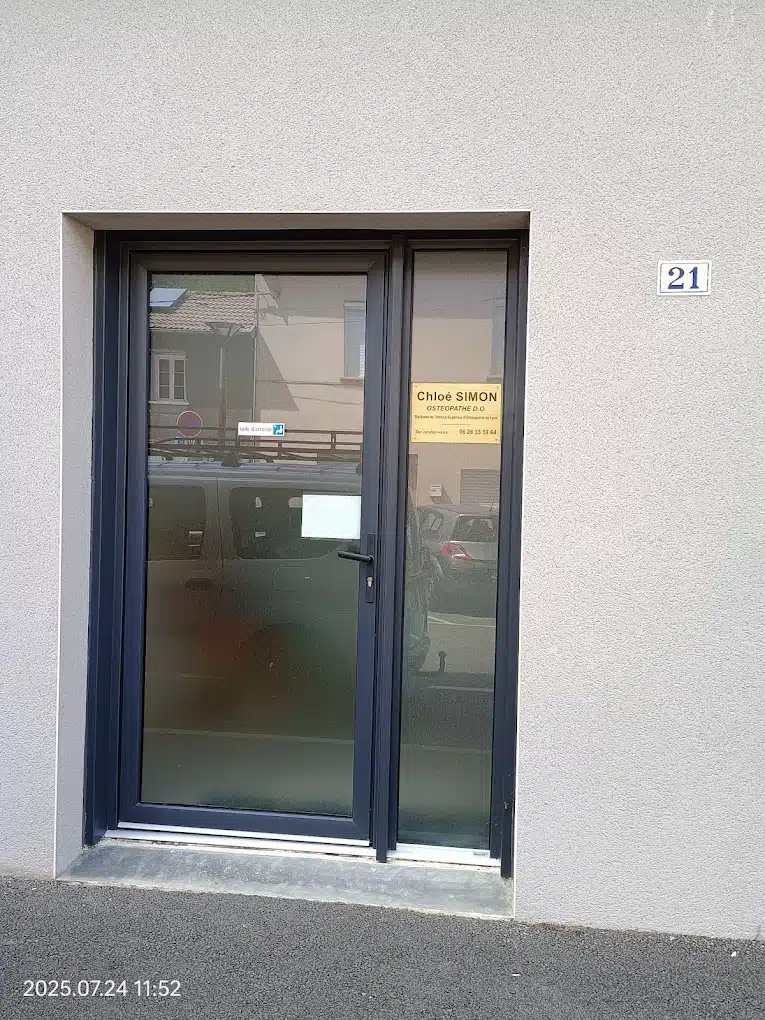 Photo numéro 1 de la galerie de Chloé Simon : Ostéopathe à Ruy-Montceau. Prendre RDV