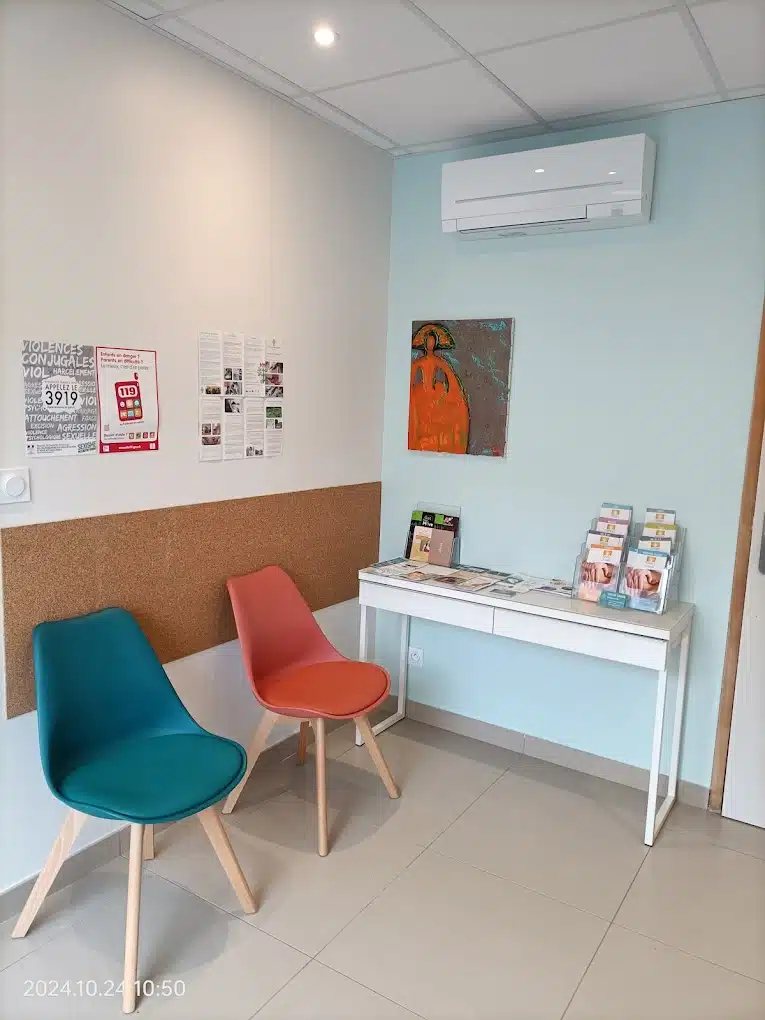 Photo numéro 2 de la galerie de Chloé Simon : Ostéopathe à Ruy-Montceau. Prendre RDV