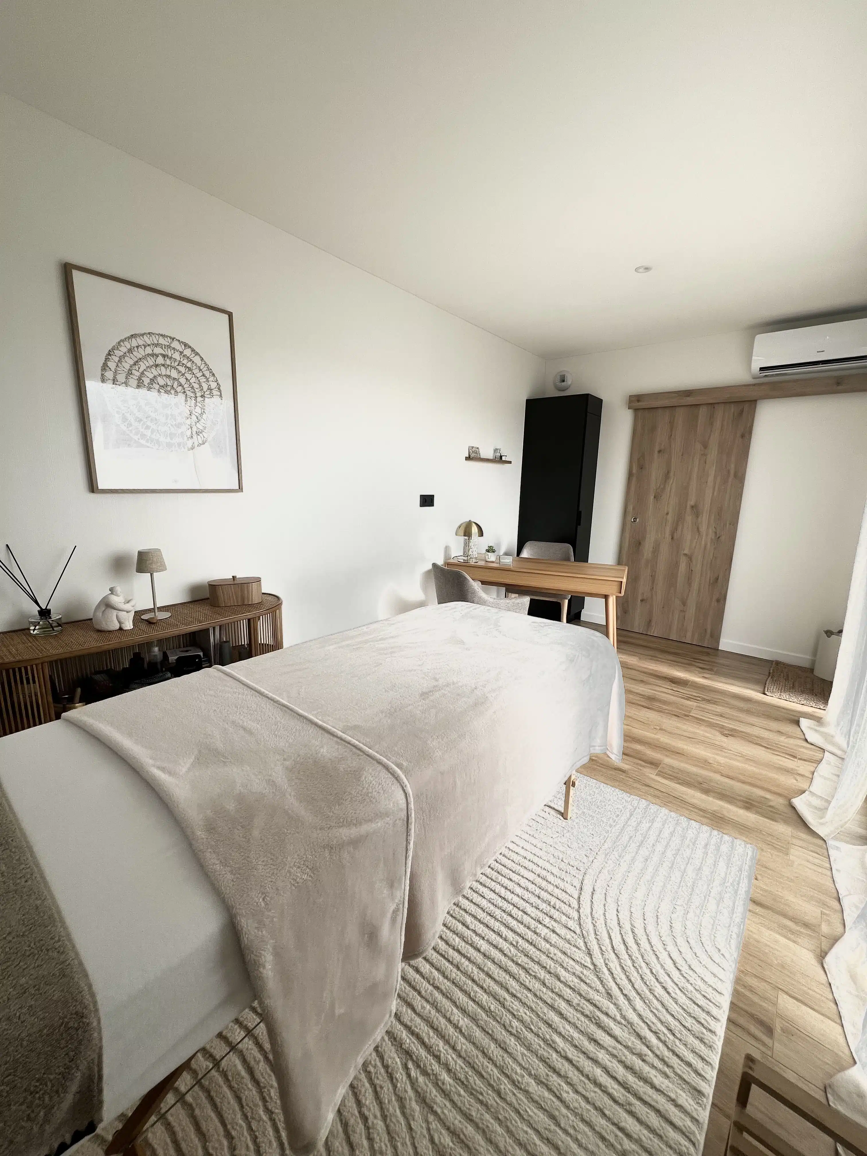 Photo numéro 1 de la galerie de HOLISTIC STUDIO : Masseur bien-être à Tours-sur-Marne. Prendre RDV