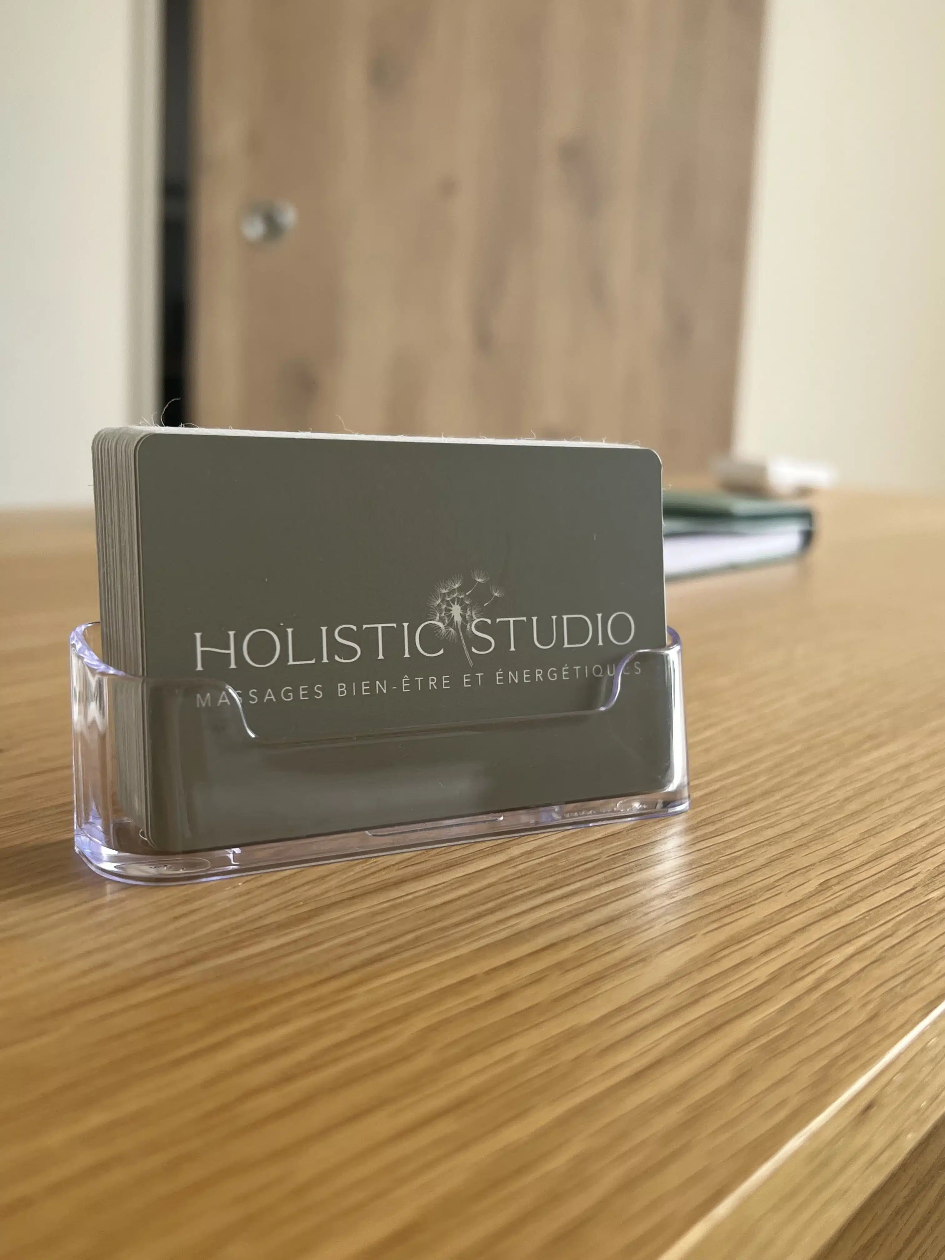 Photo numéro 3 de la galerie de HOLISTIC STUDIO : Masseur bien-être à Tours-sur-Marne. Prendre RDV