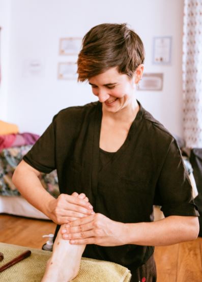 Camelia massages (camille bonneville), masseur-bien-etre à La-chapelle-saint-mesmin